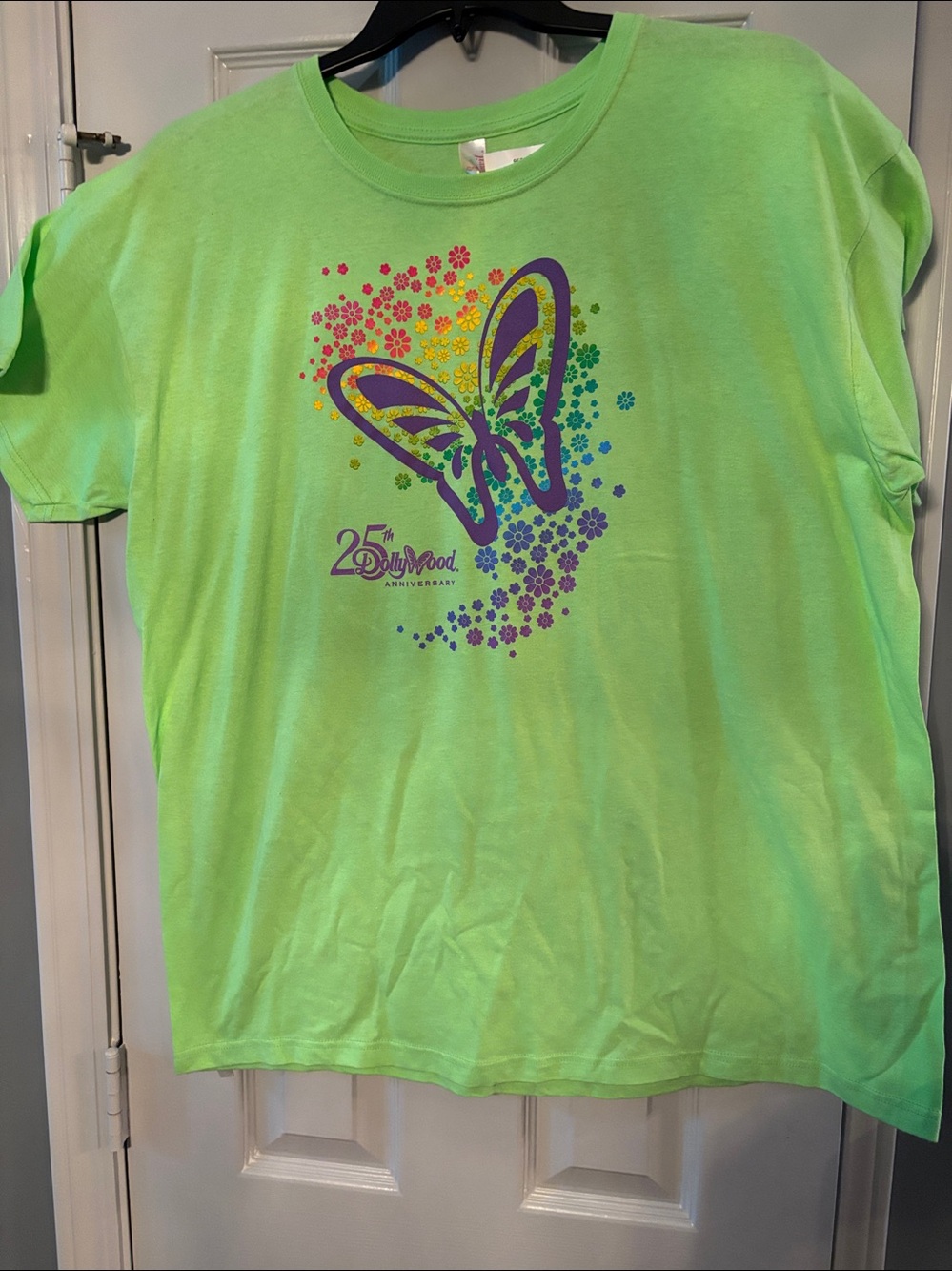 Dolly Parton Dollywood 25th Anniversary lime green purple butterfly tee NWT